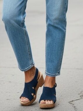 Clarks Giselle Bay Wedge Sandals Size 7.5